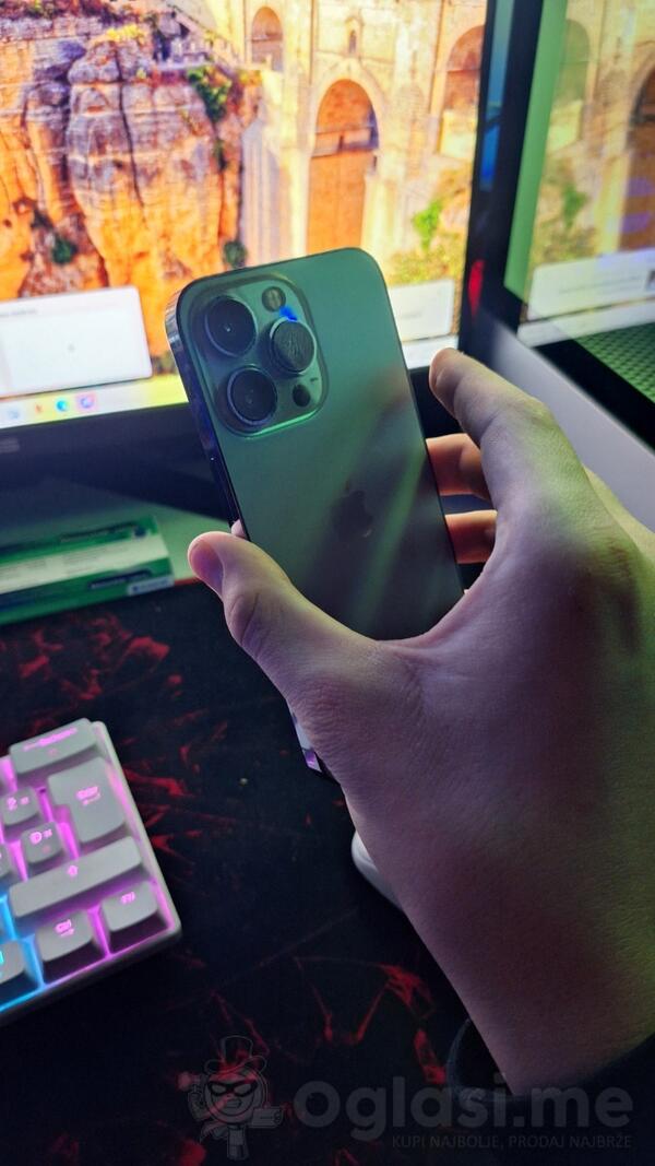 Apple - iPhone 5c 8GB