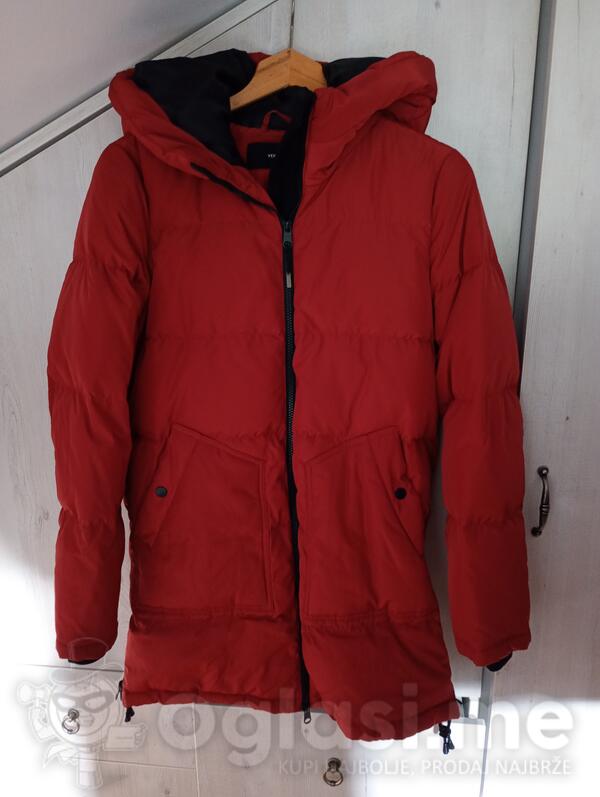 Zenska jakna,boja je bordo 