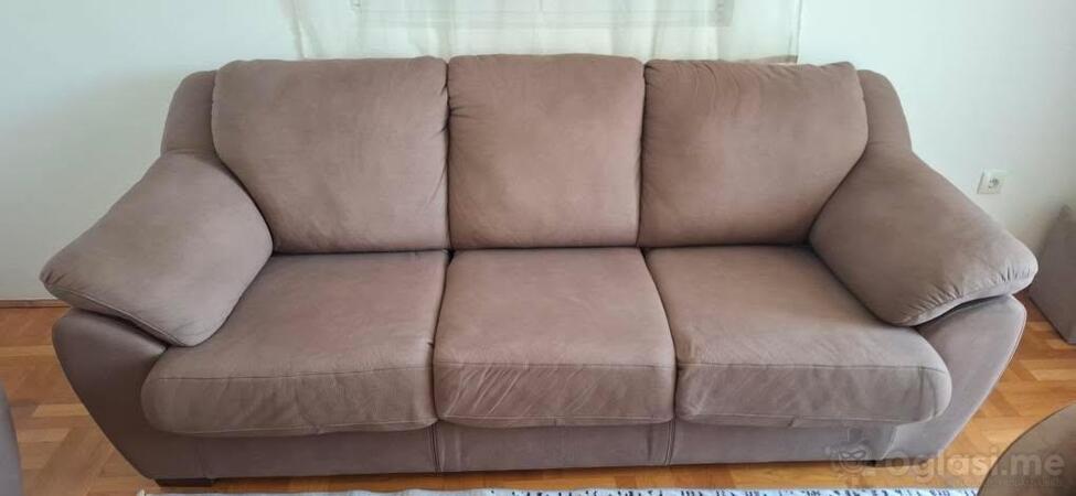 Prodajem trosjed i fotelju