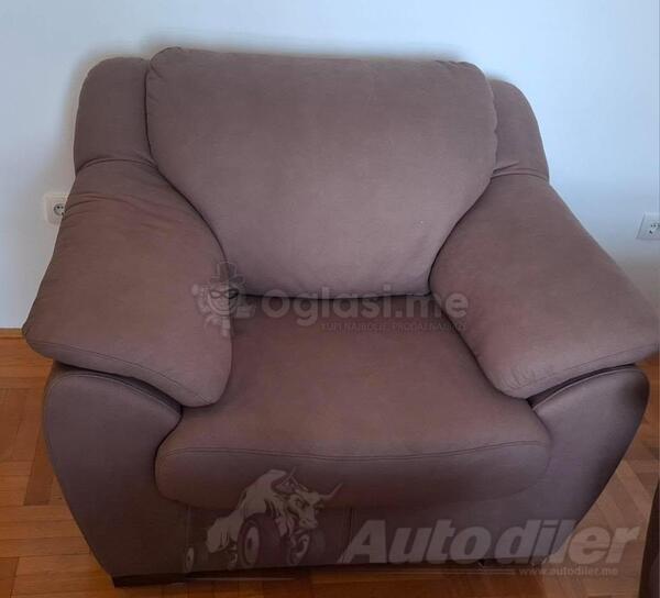 Prodajem trosjed i fotelju