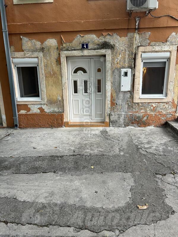 Jednosoban stan 42m2 - Danilovgrad - Centar grada