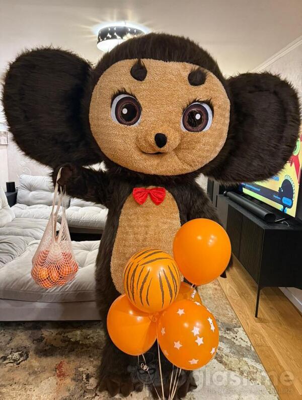 Čestitka u naduvanim kostimima