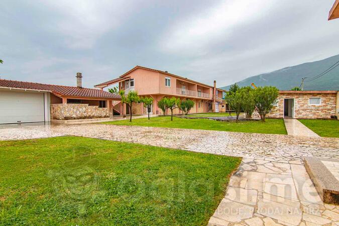 Porodična kuća 400m2 - Danilovgrad - Glavica