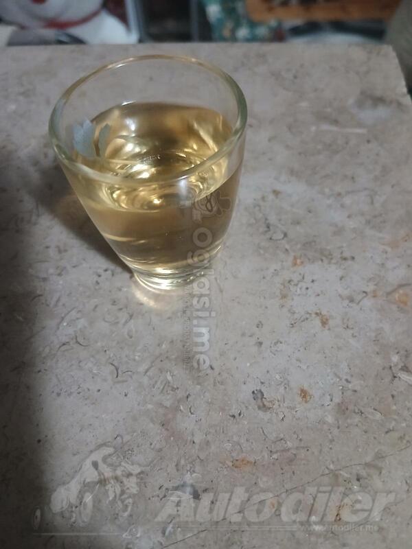 Domaća rakija jabuka