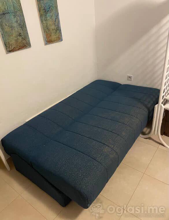 lezaj na razvlacenje