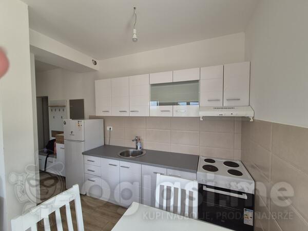 Dvosoban stan 81m2 - Danilovgrad - Centar grada