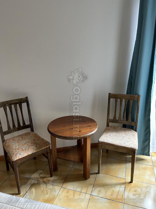 Prodajem stolove, i klub stocice 