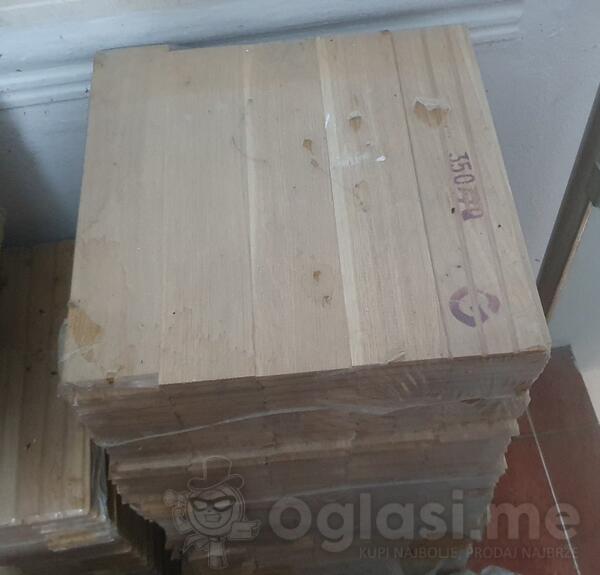 Prodajem manju količinu vrhunskog parketa orah (11 paketa ~ 13,47m2)