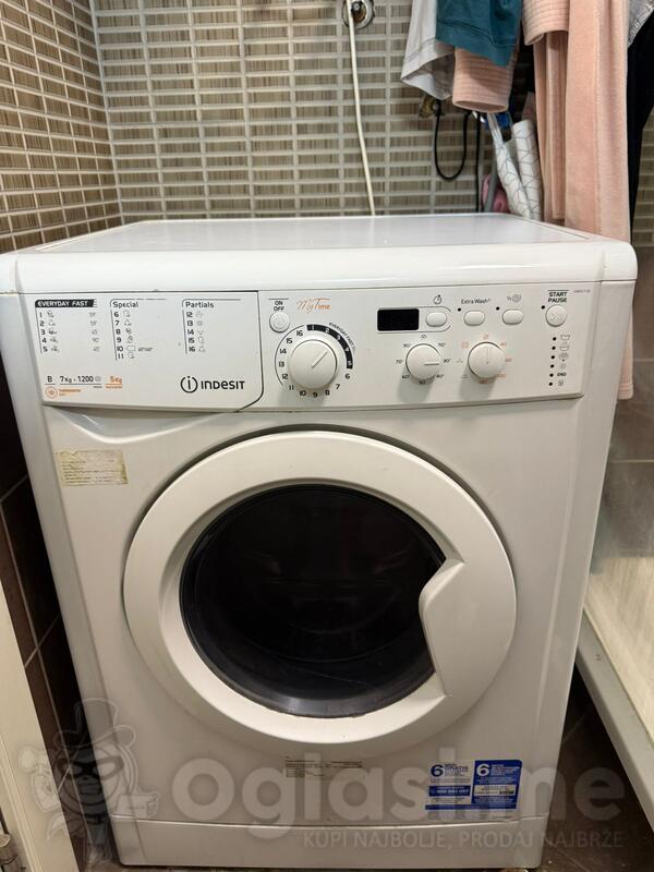 Veš mašina Indesit 2 u 1