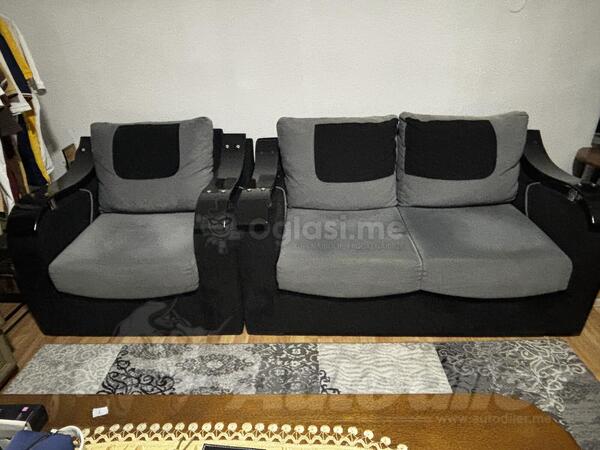 Na prodaju dvosjed i fotelja