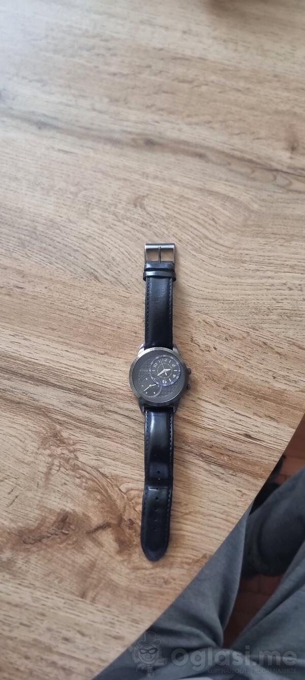 Guess -  Muški sat