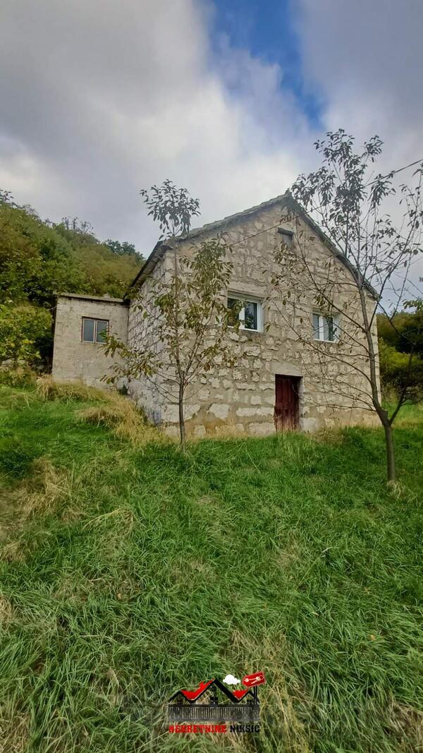 Porodična kuća 62m2 - Nikšić - Miločani