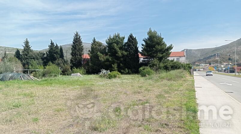 Građevinsko zemljište 2000m2 - Podgorica - Zlatica