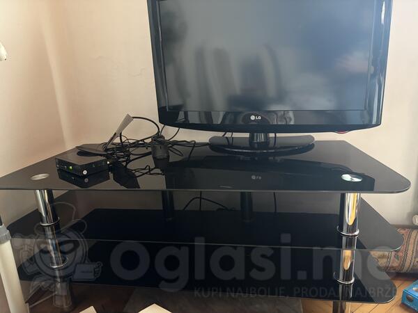 Na prodaju TV komoda i sto za dnevni boravak