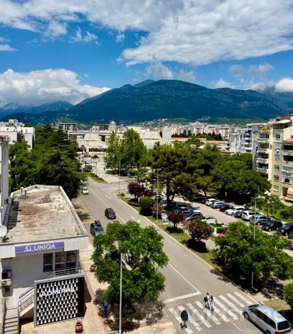 Dvosoban stan 100m2 - Bar - Centar grada