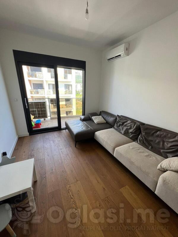 Dvosoban stan 80m2 - Bar - Centar grada