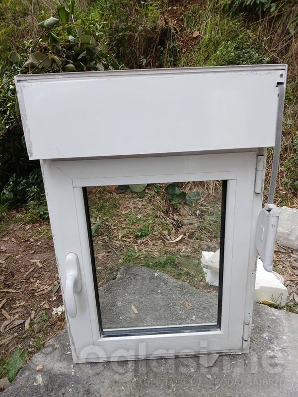 Prodajem Alu prozor sa roletnom.