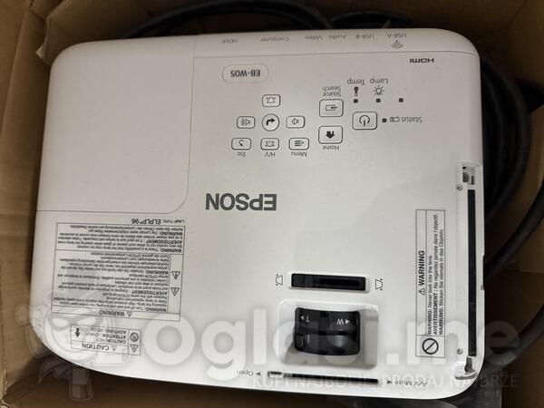 Epson projektor - UHE 3001-4000 lumena