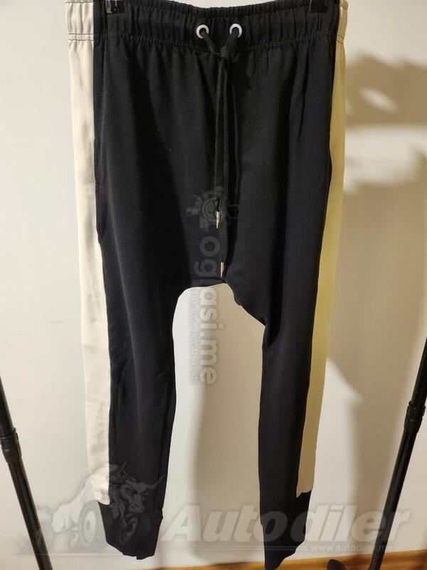 Moderne crno bele sportske pantalone
