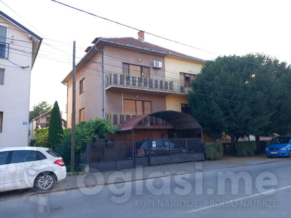 Porodična kuća 270m2 - Zemun - > Okolina