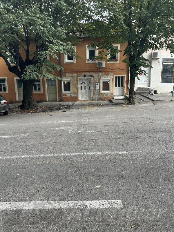 Kancelarija 42m2 - Danilovgrad - Centar grada