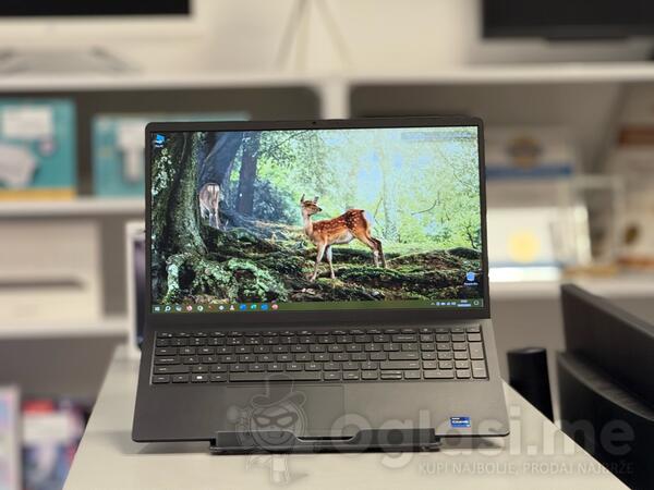 Dell Dell Vostro 3530 - 15.6" Intel i7 16GB GB