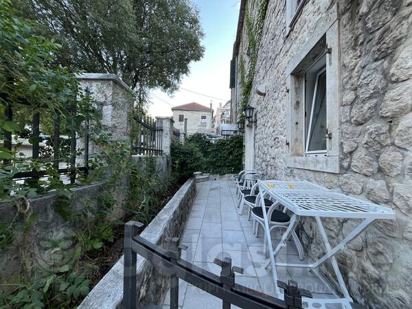 Jednosoban stan 47m2 - Kotor - Škaljari