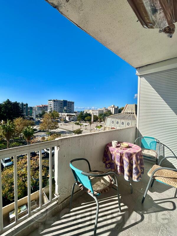 Dvosoban stan 82m2 - Bar - Centar grada