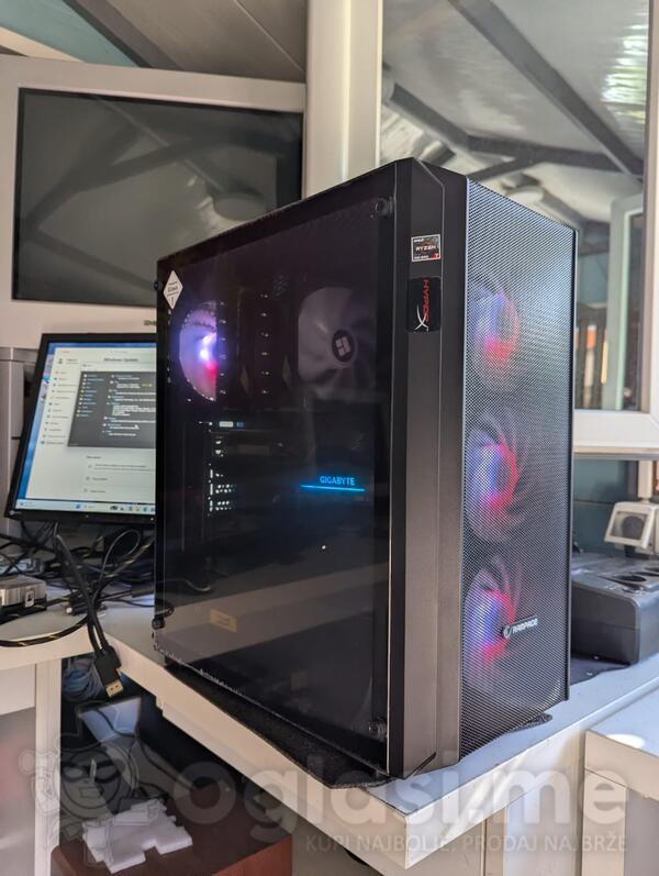 R7 GEJMER (7800X 3D, 32GB, RTX 5070...) - AMD Ryzen 7 - 32GB GB DDR5 - SSD disk