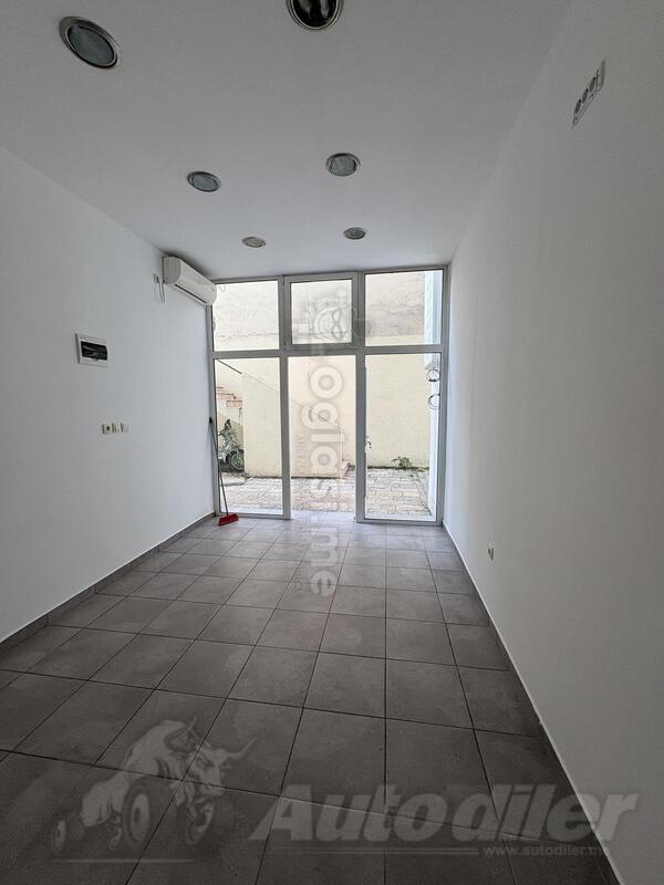 Poslovna zgrada 18m2 - Bar - Centar grada