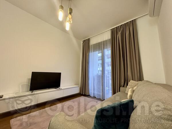 Dvosoban stan 80m2 - Bar - Centar grada
