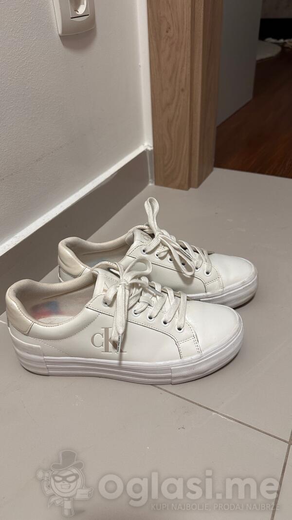 skoro nove, bijele Calvin Klein, sportske cipele