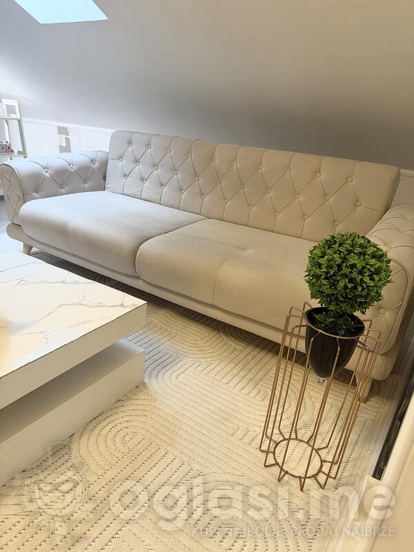 Prodajem trosijed  u odlicnom stanju