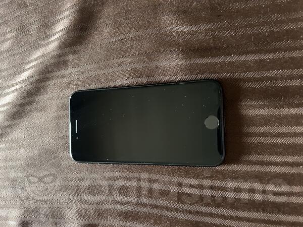 Apple - iPhone SE (2020)