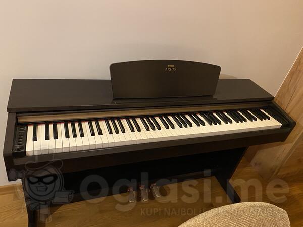 Klavir yamaha arius