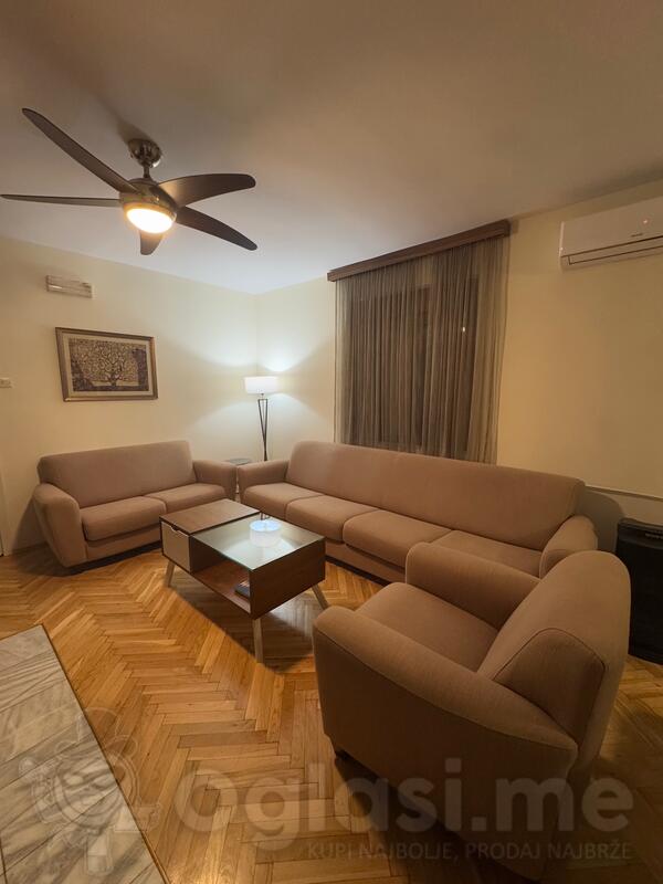 SIMPO garnitura: četvorosjed, dvosjed i fotelja, vrhunski kvalitet, očuvana kao nova!