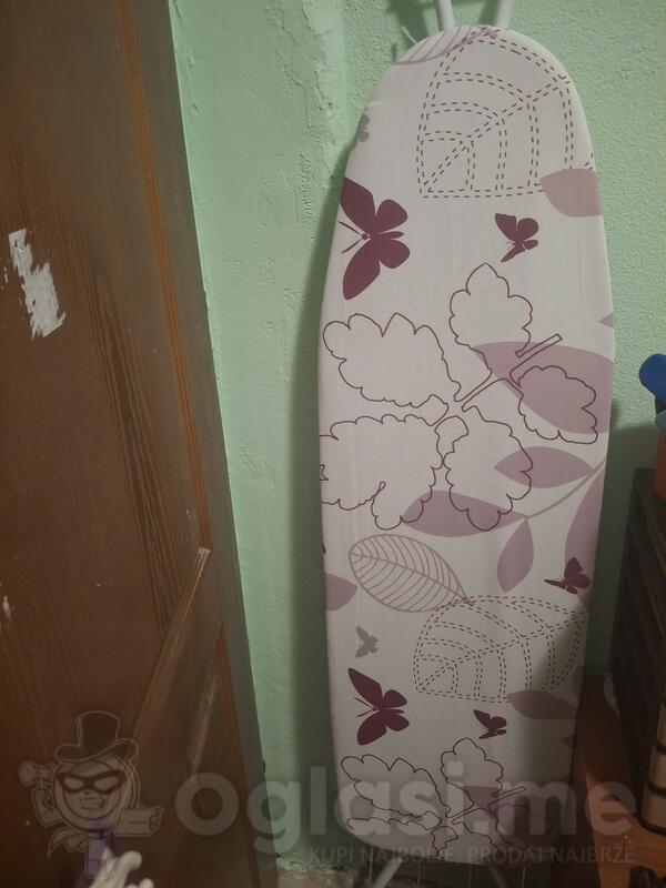 Prodajem dasku za peglanje nova kupljena prije 3 meseca i manje u cungu samo otvorena uopste nije ooristena