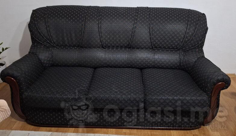 Prodajem dobro ocuvan trosjed, dvosjed i fotelju. 