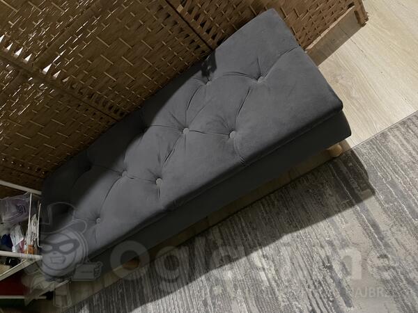 Tabure sa kutijom u odličnom stanju Dužina 103 cm, sirina i visina 39 cm