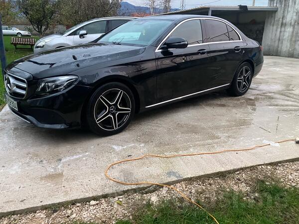 Mercedes Benz - 220 - E