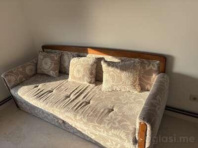 Prodajem trosjed na izvlacenje