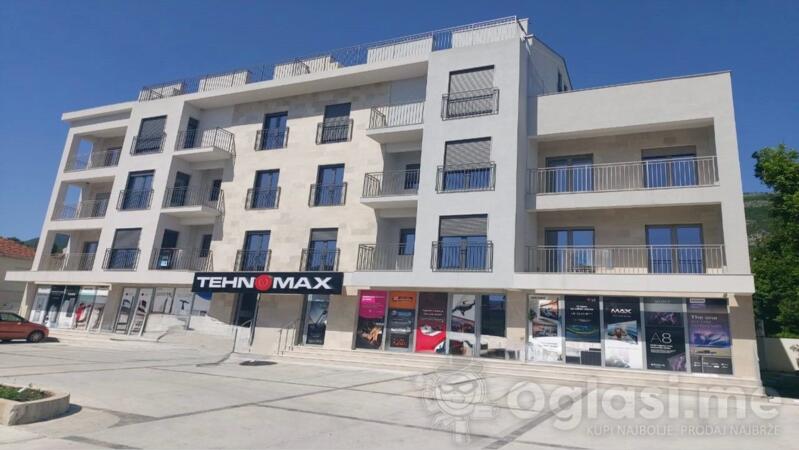 Trosoban stan 236m2 - Tivat - > Okolina grada