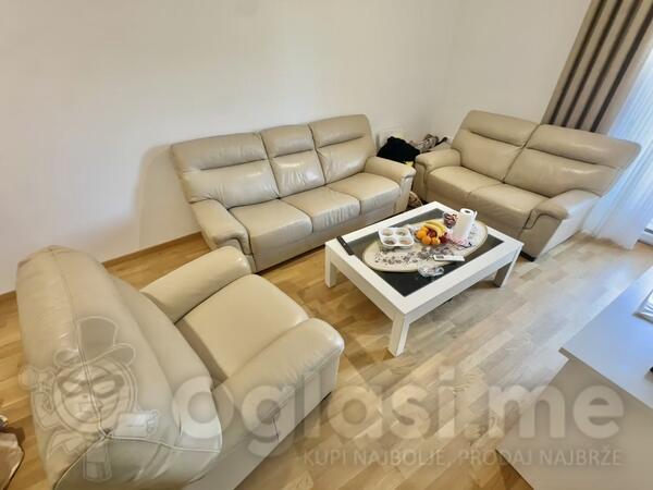 Scavolini Italijanska Kozna Garnitura