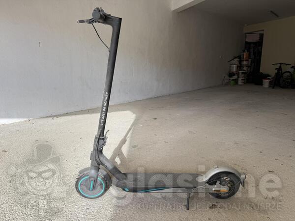 Trek - Xiaomi AMG Petronas F1