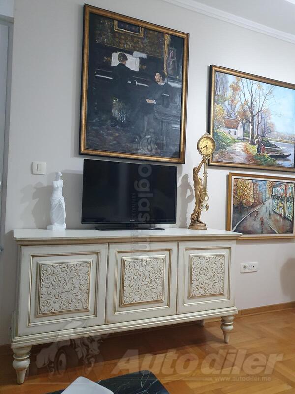 komoda sto i 2 stolice patinirano pozlatom novo