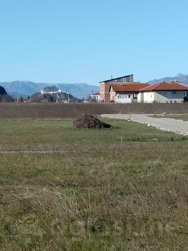 Poljoprivredno zemljište 715m2 - Podgorica - Pričelje