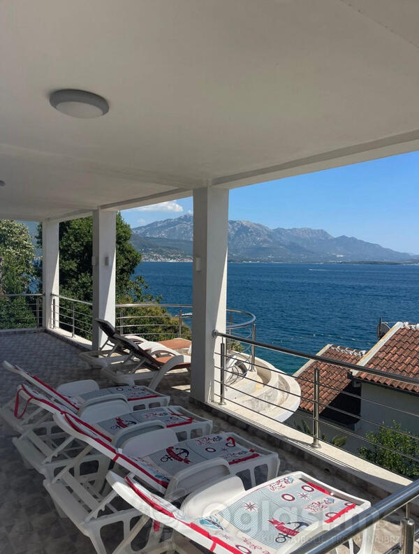 Porodična kuća 308m2 - Herceg Novi - Bijela