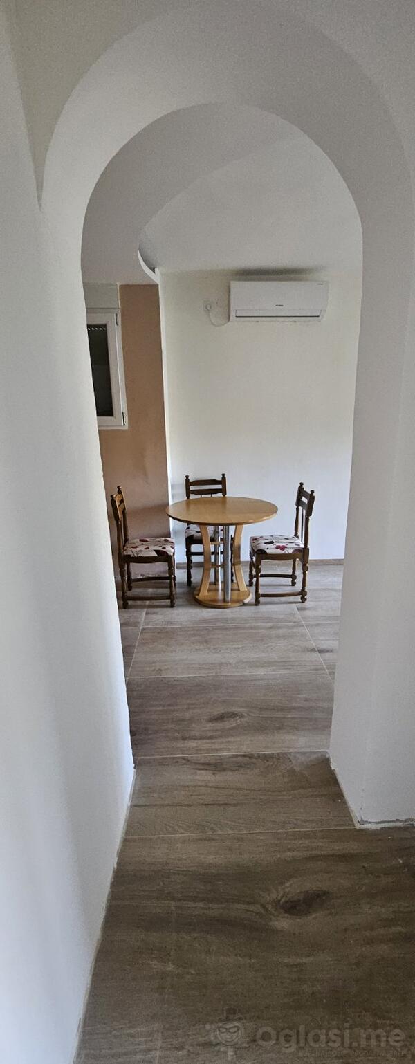 Jednosoban stan 40m2 - Danilovgrad - Centar grada