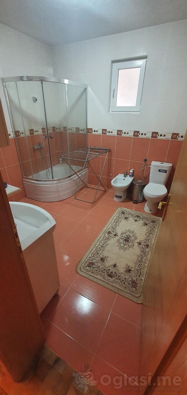 Porodična kuća 220m2 - Podgorica - Masline