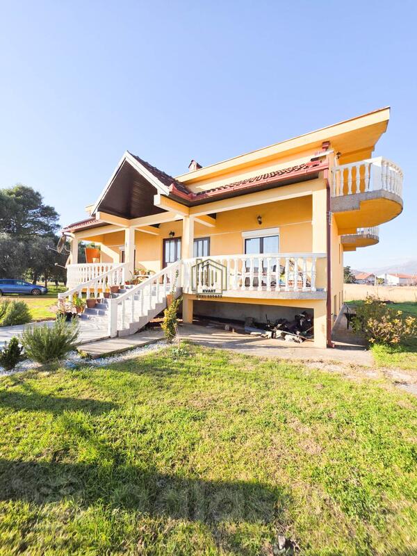 Porodična kuća 350m2 - Podgorica - Zlatica